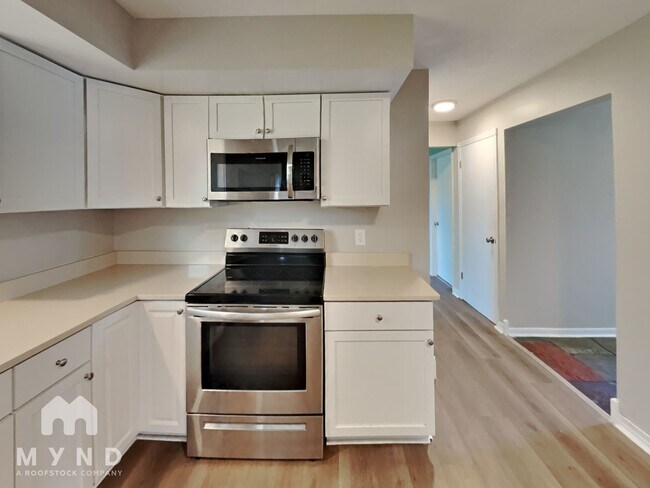 Building Photo - 5621 Oakmont Dr