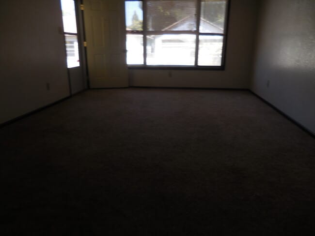 Building Photo - 1208 Iowa St