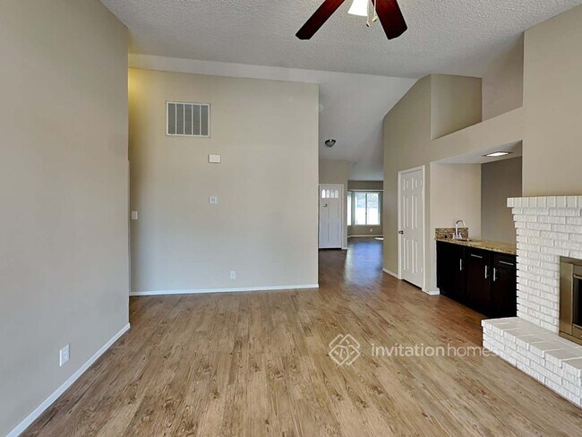 Foto del edificio - 7360 Picardie Ln