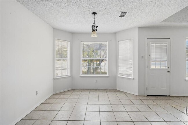 Foto del edificio - 12 Emory Ave