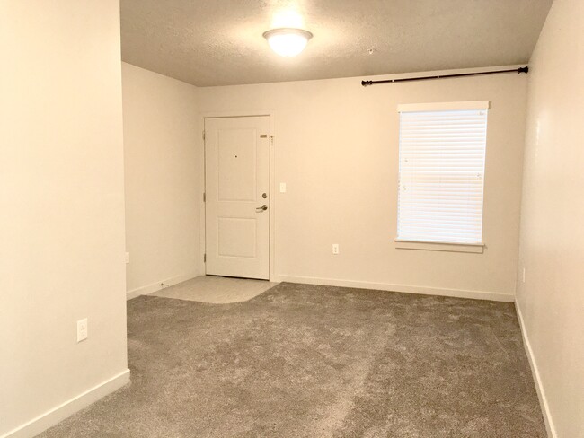 Building Photo - 1004 N 1090 W