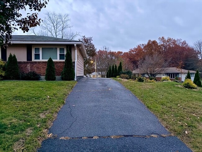 Building Photo - 45 Kinglet Dr