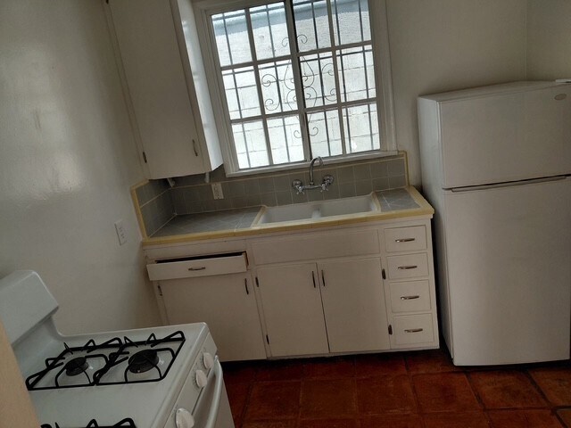 Foto del edificio - 626 Rose Ave
