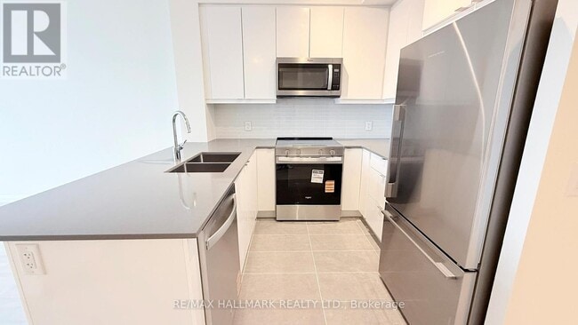 Building Photo - 3260 Sheppard Ave E