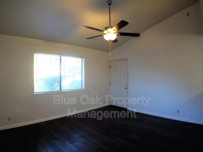 Foto del edificio - 2811 Morseman Ave