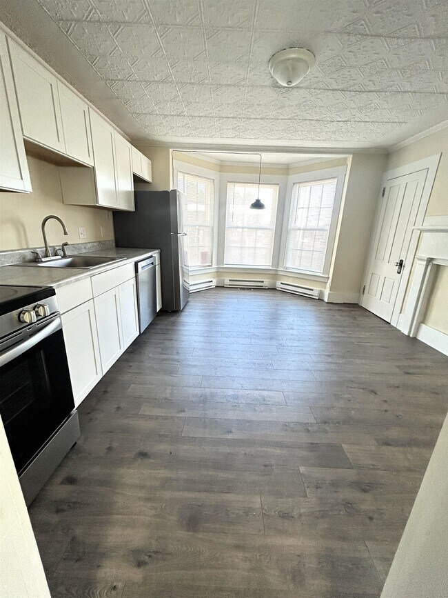 Foto del edificio - 565 White Mountain Hwy