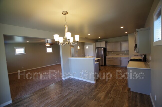 Building Photo - 9315 W Thor Dr