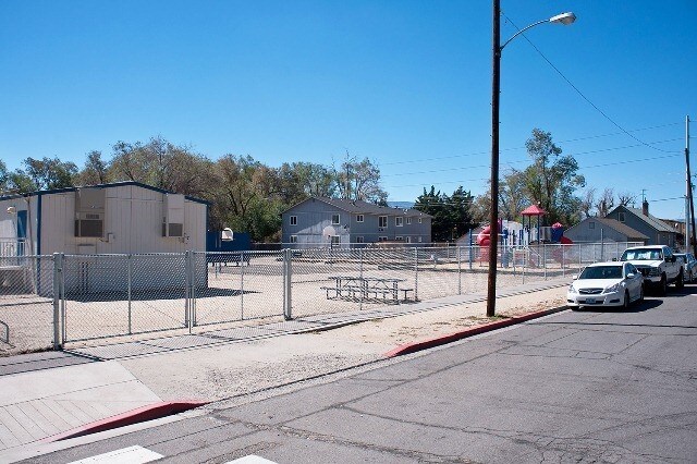 Foto del edificio - 530 Sullivan Ln