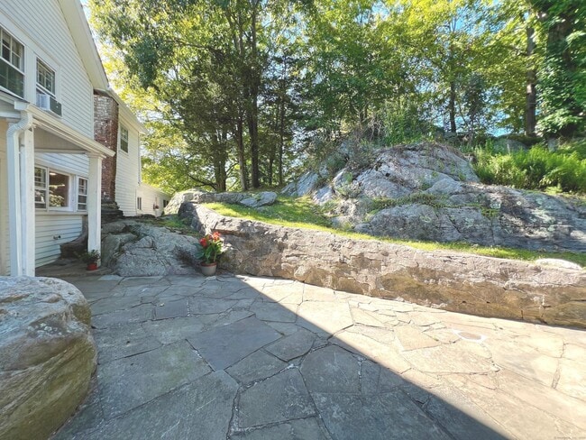 Building Photo - 301 Haviland Rd