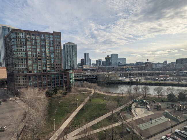 Views - 510 W Erie St