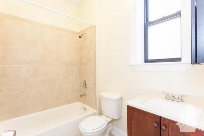 Foto del edificio - 2 bedroom in Chicago IL 60610
