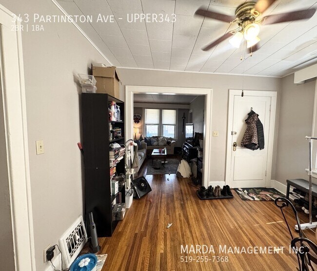 Photo du bâtiment - CHARMING 2 BED/1 BATH UPPER UNIT- WEST WINDSOR PLUS HYDRO & GAS!