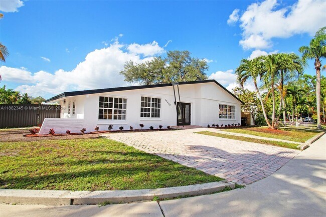 Foto del edificio - 17600 NE 2nd Ct