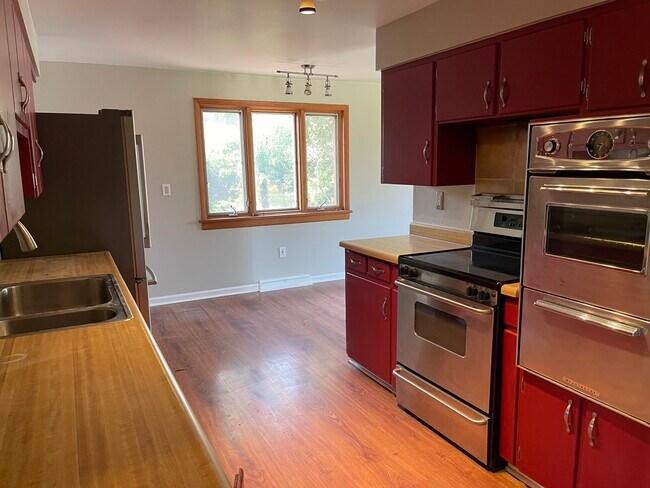 Building Photo - 5411 E Dickenson Pl