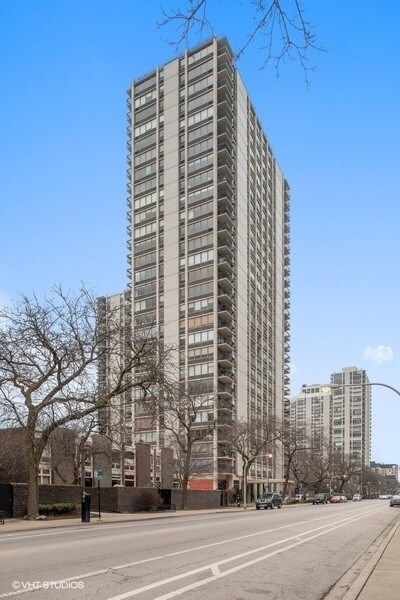 Foto principal - 1355 N Sandburg Terrace