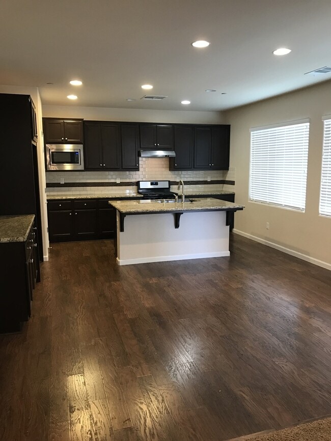 Foto del edificio - Home for Rent in Rocklin on the I-80 Corridor close to Rocklin Commons Shopping and Sierra College