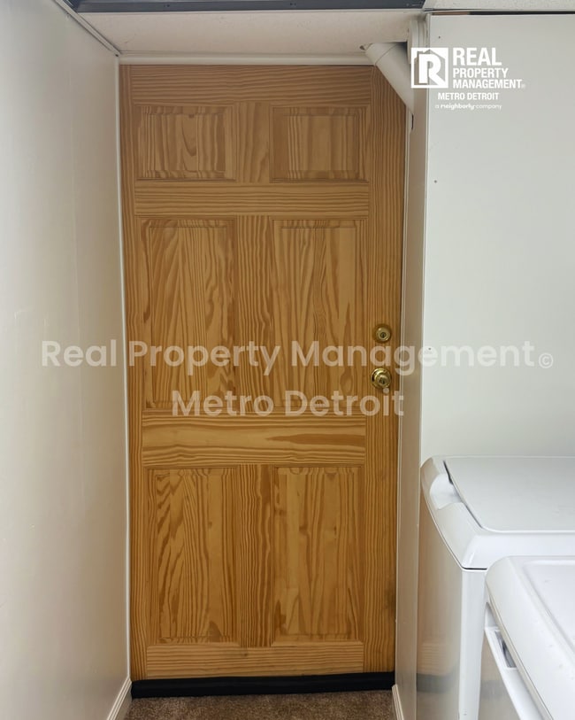 Building Photo - 1-Bedroom Basement Apartment in Pleasant Ridge, Michigan