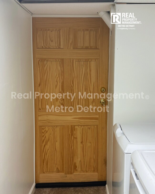 Foto del edificio - 1-Bedroom Basement Apartment in Pleasant Ridge, Michigan