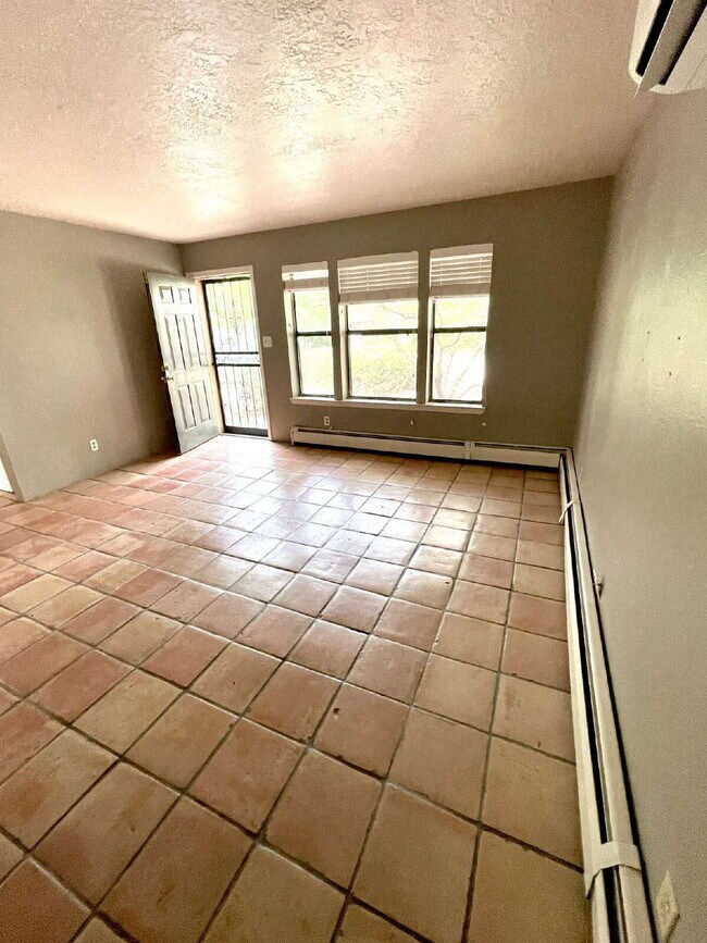 Foto del edificio - Nob Hill! 2bd/1ba/1CG Gorgeous!