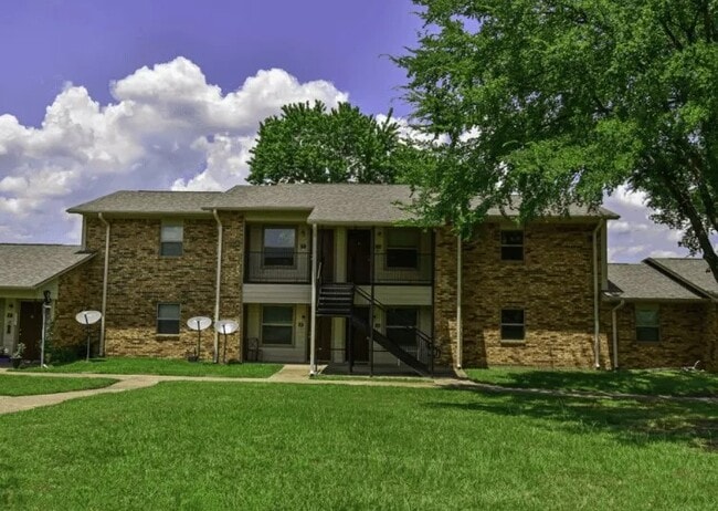 Building Photo - 1301 W College St