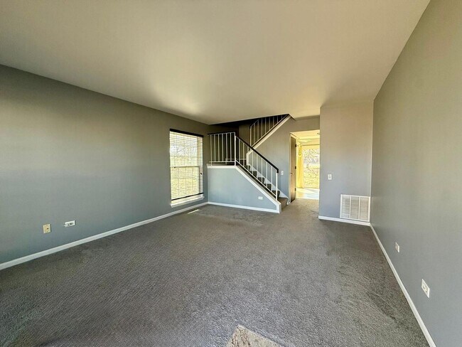 Foto del edificio - 295 Chrisman Dr