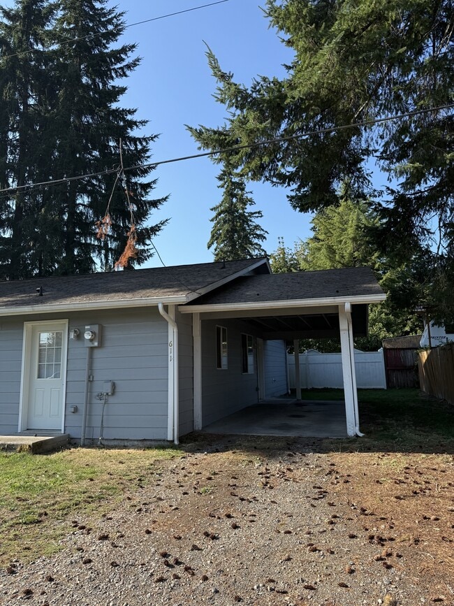 Building Photo - 611 California Ave