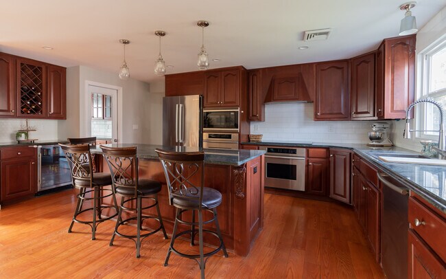 Photo - 8 Catherine Ln House