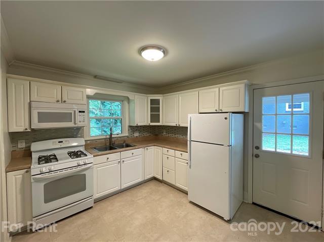 Building Photo - 5015 Erickson Rd