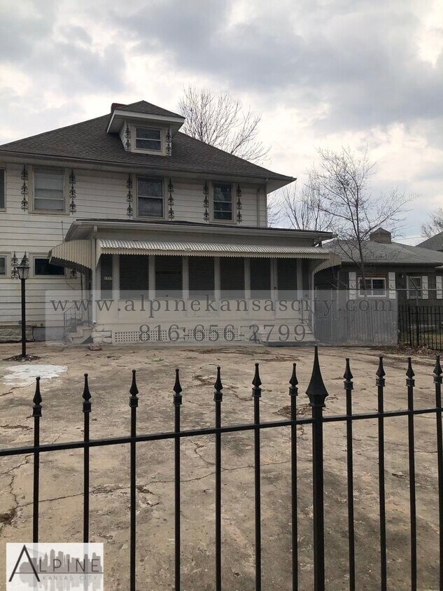 Foto principal - Spacious & Unique Home Available Now!