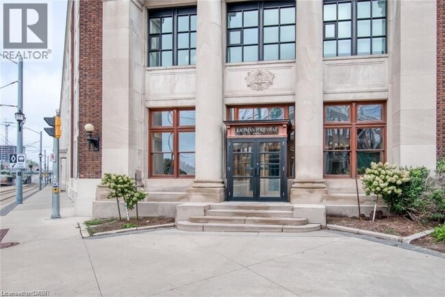 Building Photo - 404 King St W