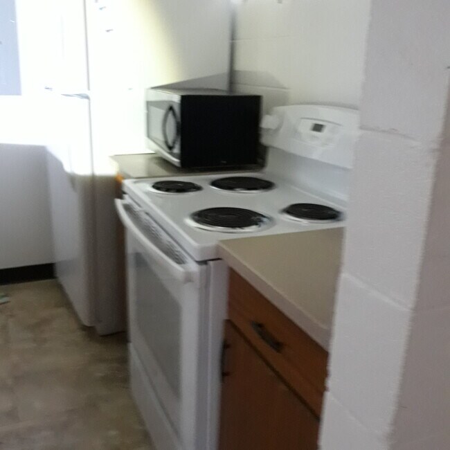 stove oven micro refrig - 99-015 Kalaloa St