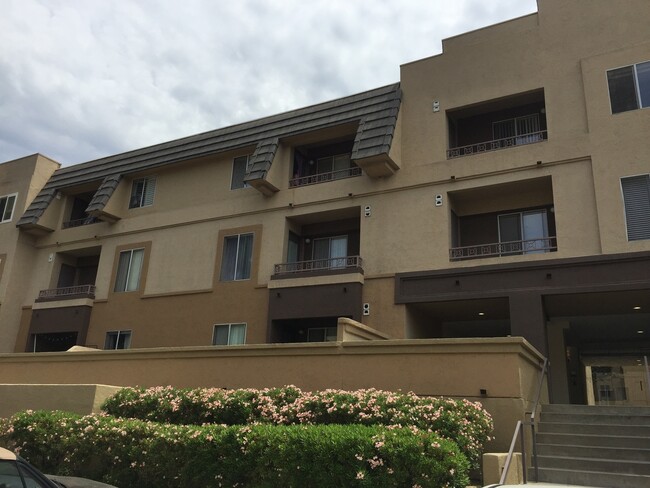 Building Photo - Upgraded two bedroom, two bathroom condo i...