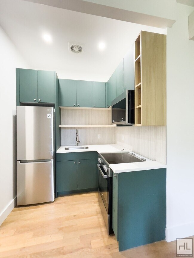 Building Photo - PUTNAM AVENUE / Spacious 2-Bed Duplex