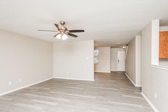 Foto del edificio - 2909 Paint Brush Pl