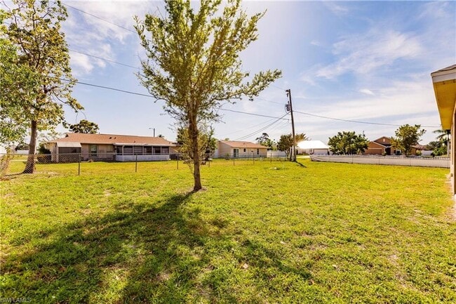 Building Photo - 4 Bed, 2 Streets Away From Cape Coral HS