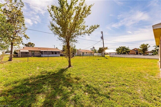 Foto del edificio - 4 Bed, 2 Streets Away From Cape Coral HS