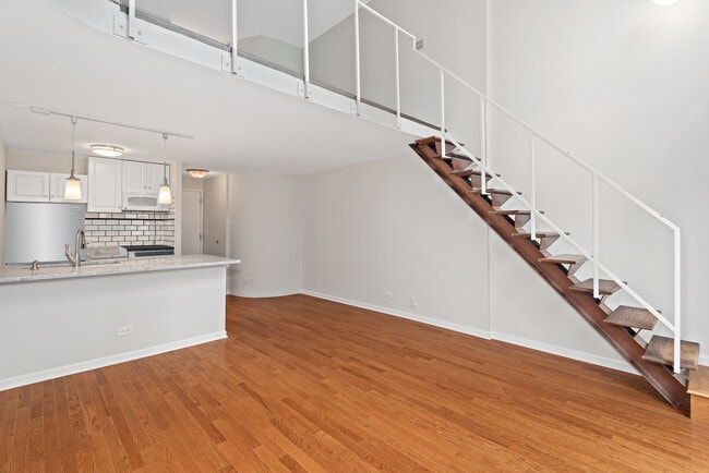 Building Photo - 1221 N Dearborn Pkwy