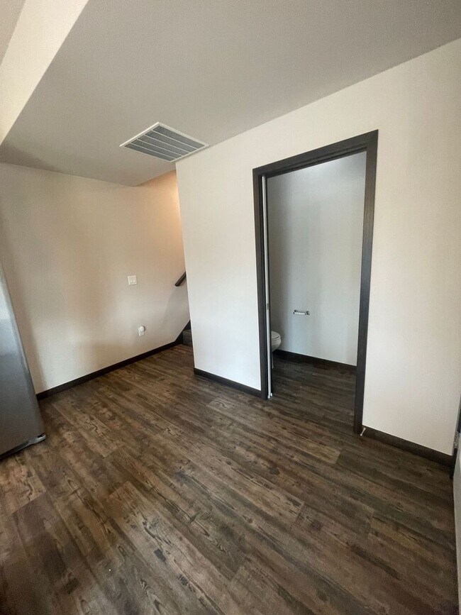 Foto del edificio - 516-518 W Thomas Street