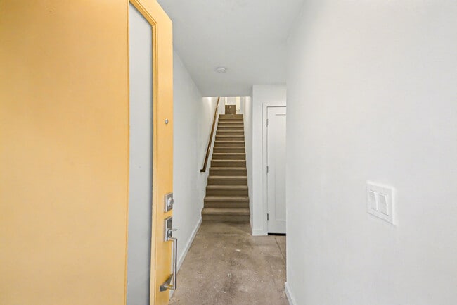 Building Photo - 2405 S Holgate St