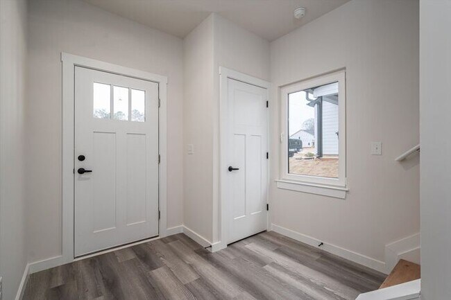Foto del edificio - Brand-New Luxury Townhomes – Move-In Speci...