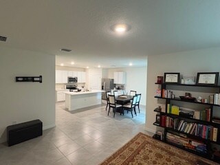 Espacio de vida compartido - 373 Hickory Course Trl