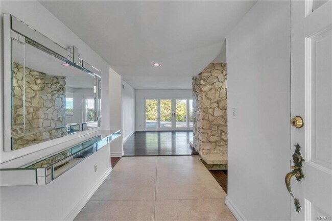 Foto del edificio - 16922 Oak View Dr