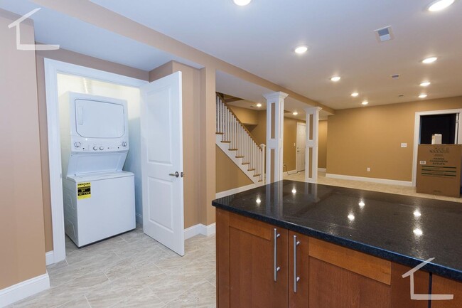 Foto del edificio - HOT BROOKLINE LISTING!!!!!