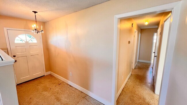 Foto del edificio - Charming 3 Bedroom and 2 Bath Home in Orla...
