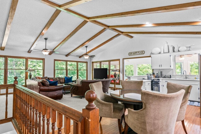 Foto del edificio - 723 Shorewood Cir