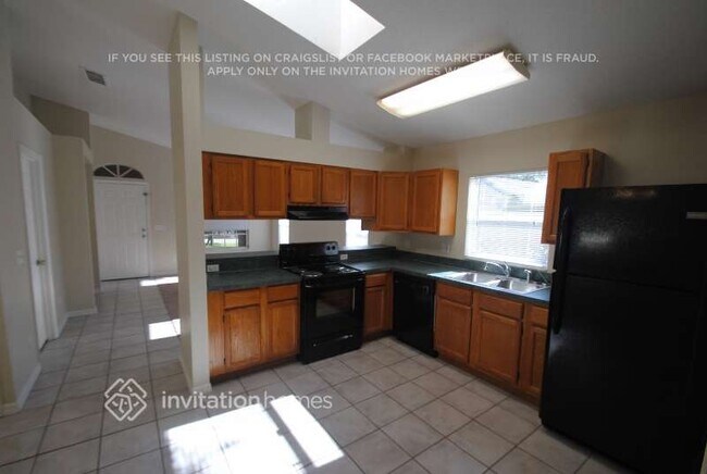 Foto del edificio - 25840 Aberdovey Ave