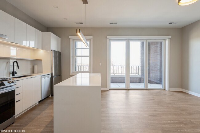 Foto del edificio - 3728 N Lake Shore Dr.