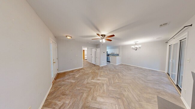 Building Photo - Spacious and Updated 1 bed + 1 BA Condo - walk out level