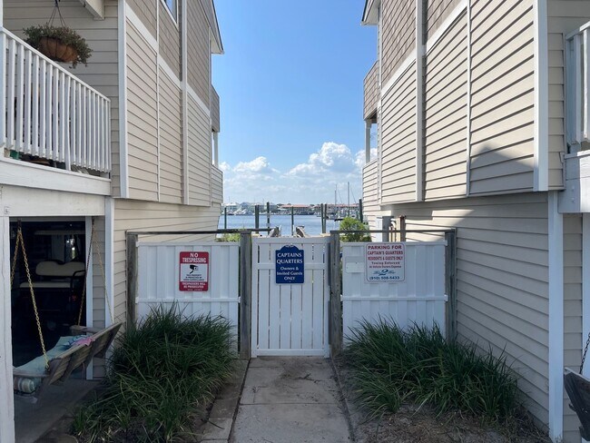 Building Photo - Spend Winter at the Beach: Boat slip w/ IC...