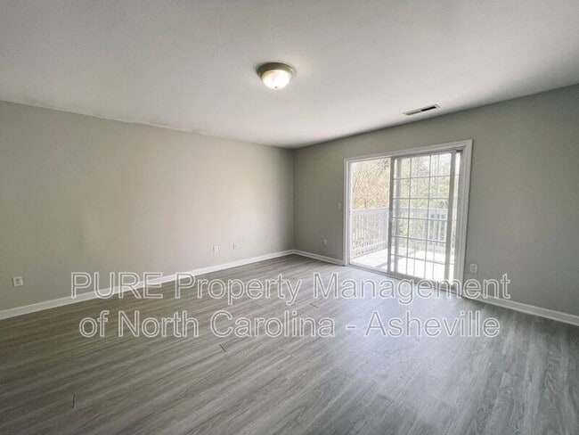 Building Photo - 143 Carrion Ln